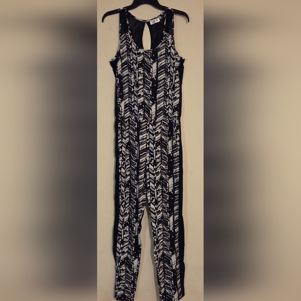 RD Style Monochrome Abstract Top